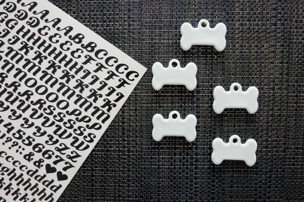 【5個セット】白磁★ドッグチャーム 　5個セット購入でminiイニシャル転写紙をプレゼント